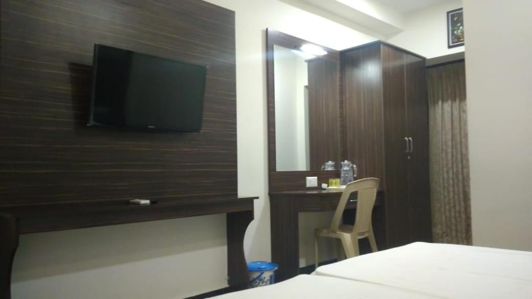 Famous Residency 호텔 Tiruchirappalli 외부 사진