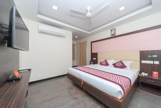 Famous Residency 호텔 Tiruchirappalli 외부 사진