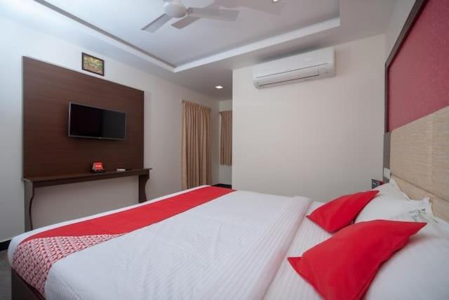 Famous Residency 호텔 Tiruchirappalli 외부 사진