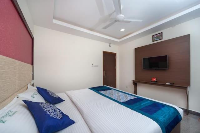 Famous Residency 호텔 Tiruchirappalli 외부 사진