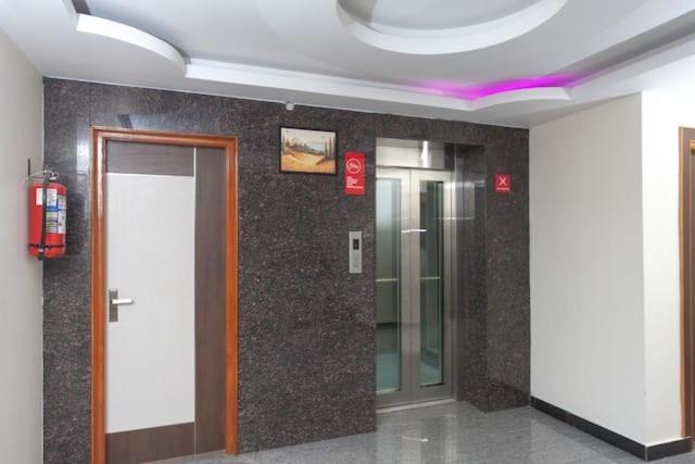 Famous Residency 호텔 Tiruchirappalli 외부 사진