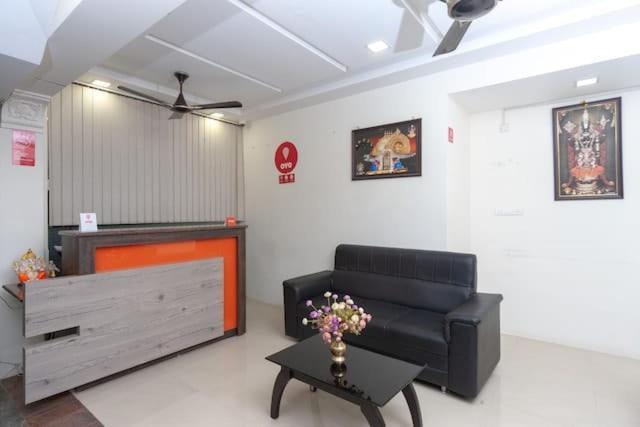 Famous Residency 호텔 Tiruchirappalli 외부 사진