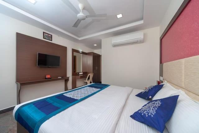 Famous Residency 호텔 Tiruchirappalli 외부 사진