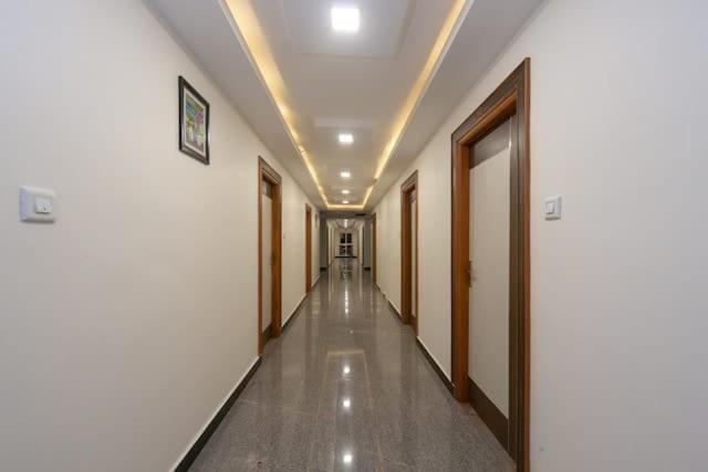 Famous Residency 호텔 Tiruchirappalli 외부 사진