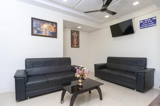 Famous Residency 호텔 Tiruchirappalli 외부 사진